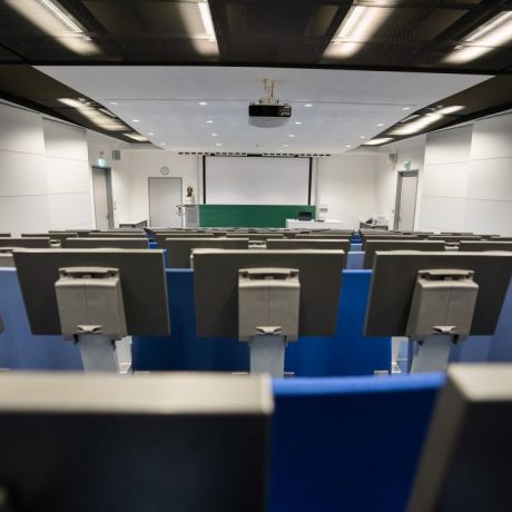 Spacious TUDIAS lecture hall with screen
